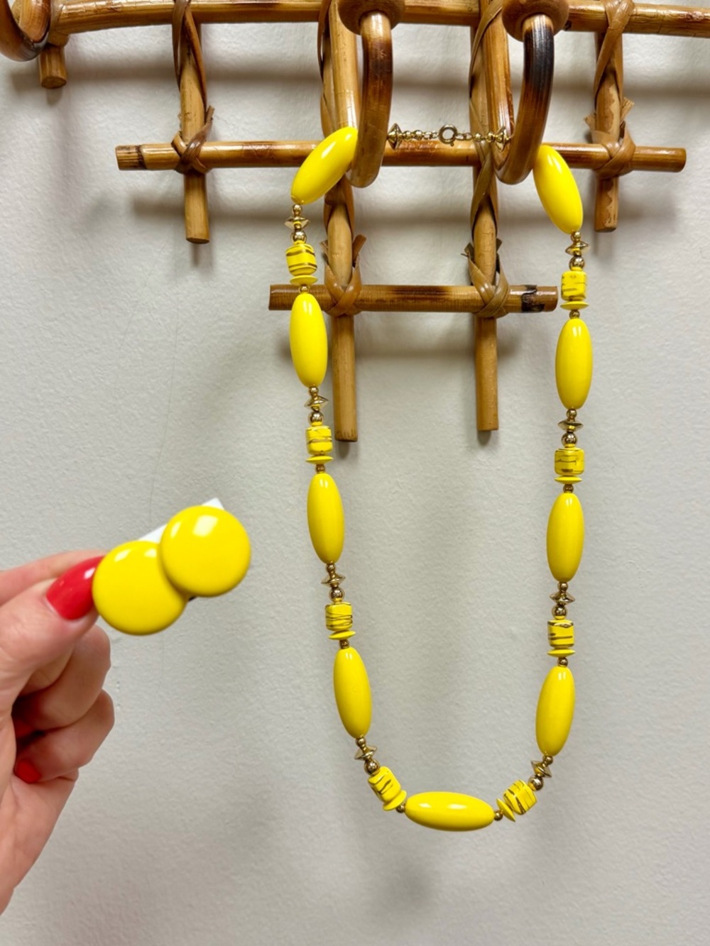 🌟HP!🌟 60s-70s Vintage 💛 Yellow & Gold Acrylic Puff Bead Necklace & Earrings Set - Picture 6 of 6